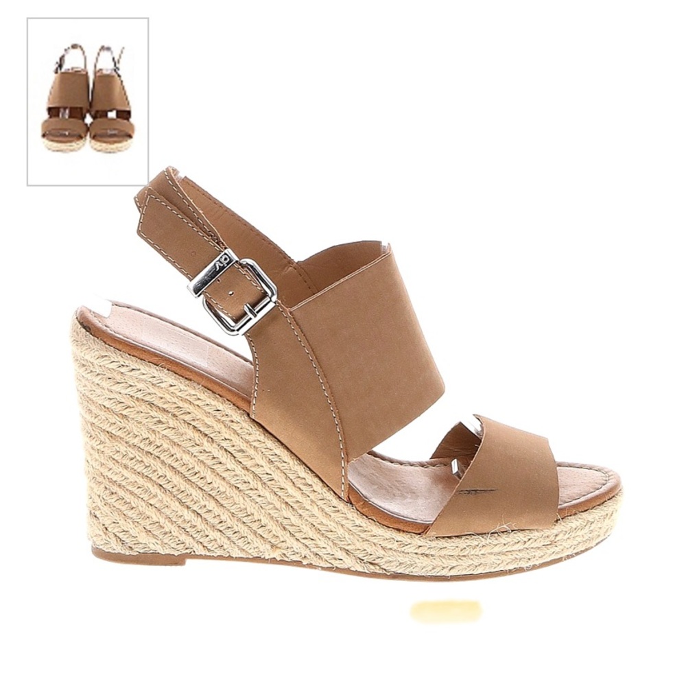 Nude wedges